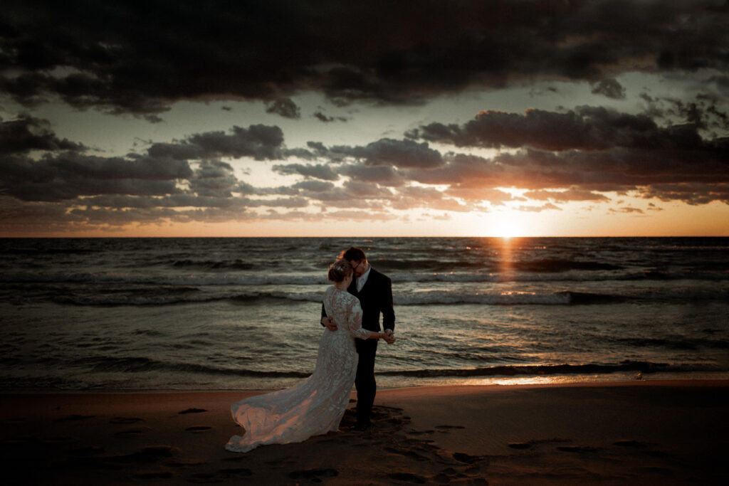 https://lumephotography.com/wp-content/uploads/2021/12/Michigan-Elopement-1-2-1024x683.jpg